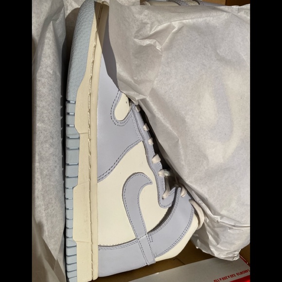 N I K E • D U N K S - Picture 2 of 4